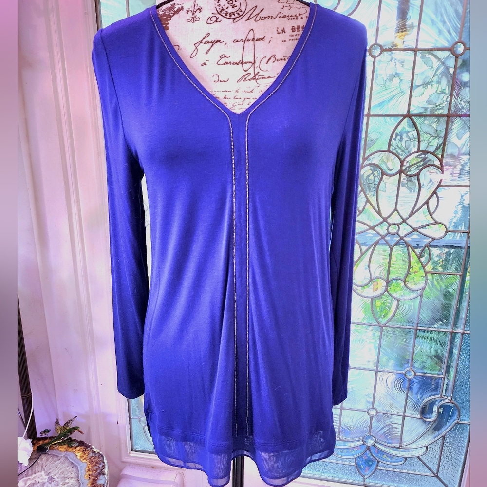 White House Black Market V-Neck Navy Top M
